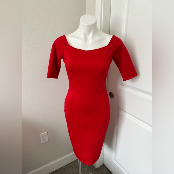 Red Bodycon Dress! Light form flattering knit ponty stretch…Zip back 🔥❤️ Bello - Picture 1 of 4